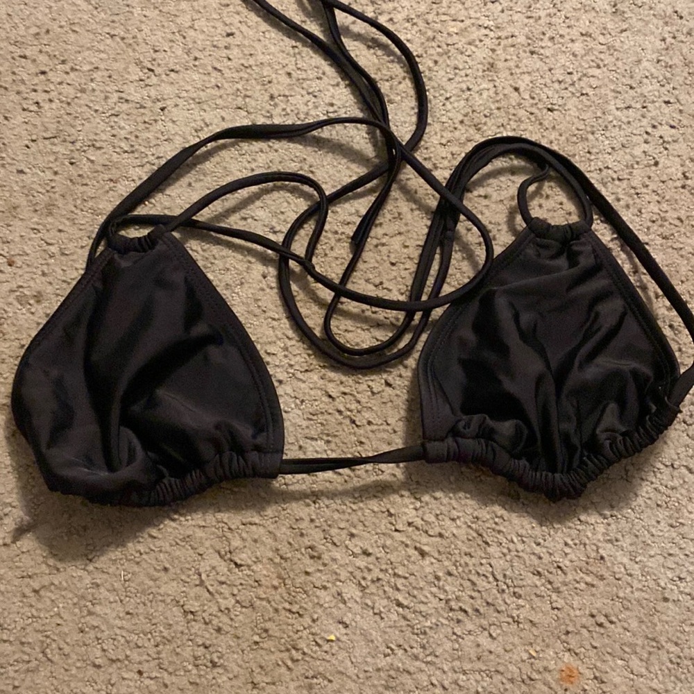 Black bikini top avia
